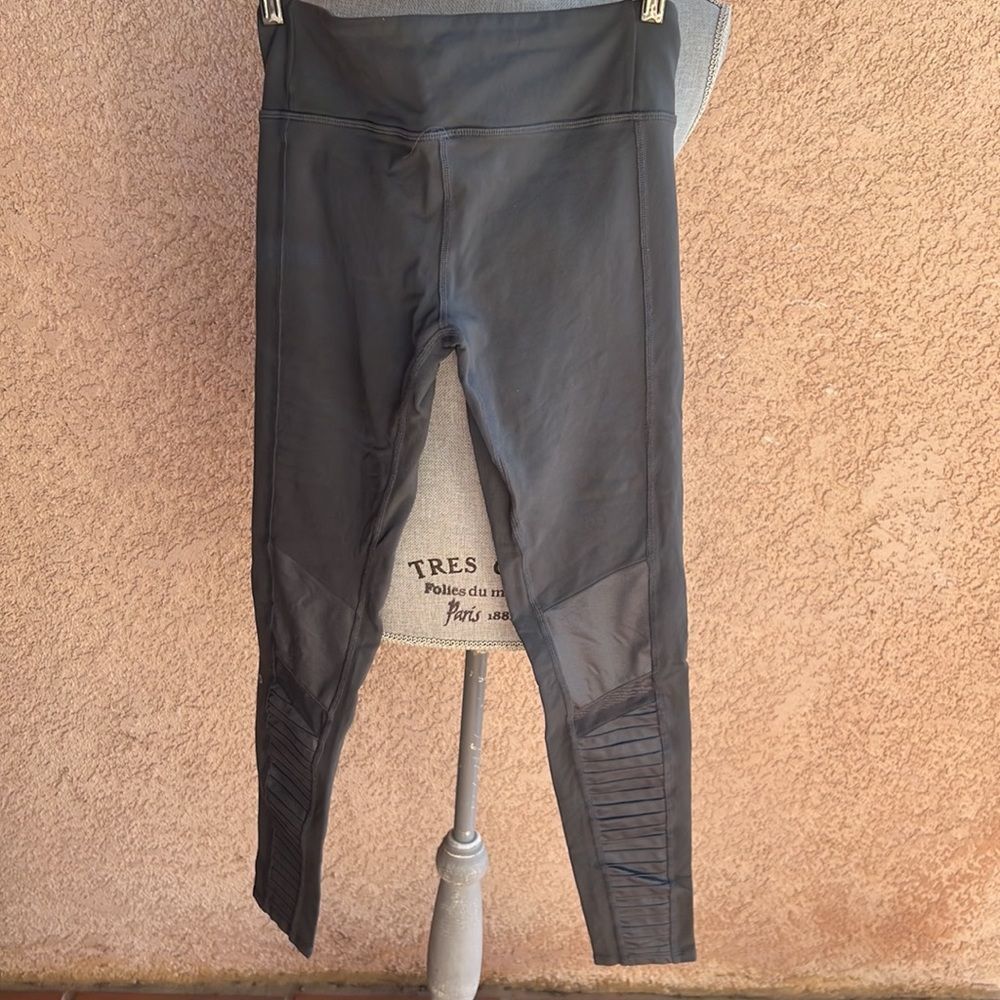 ALO yoga moto leggings grey size medium - Picture 4 of 8